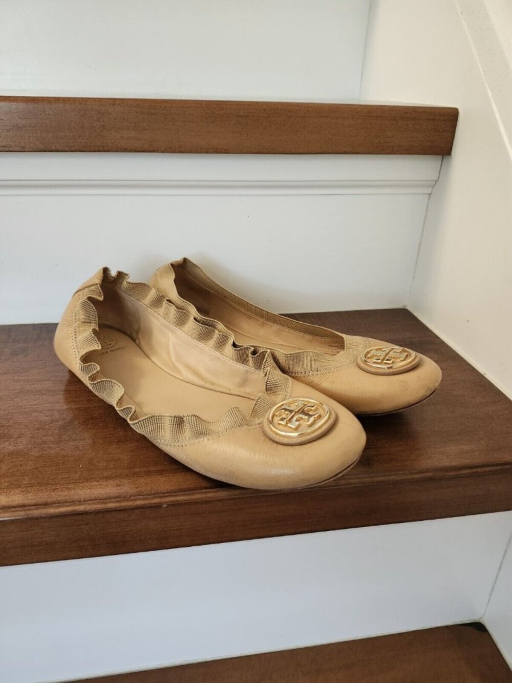 Tory Burch women's beige leather ballet flats in size 8